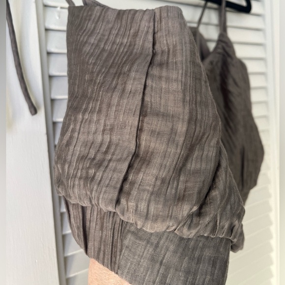 ASTR Terra Bella Square Neck Tie Strap Crop Top in mushroom | Gray | Large - Picture 7 of 11